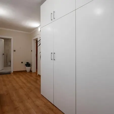2-bedroom Flat - Sunny Balcony Apartment