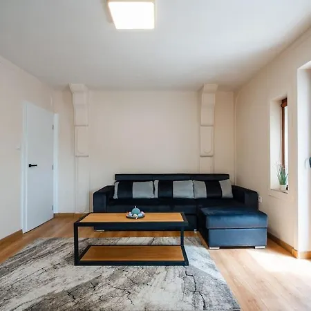 Apartment 2-bedroom Flat - Sunny Balcony