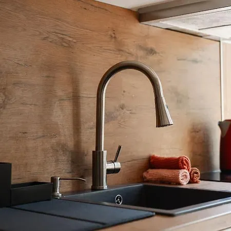 Апартамент 2-bedroom Flat - Sunny Balcony