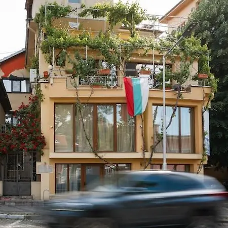 2-bedroom Flat - Sunny Balcony *