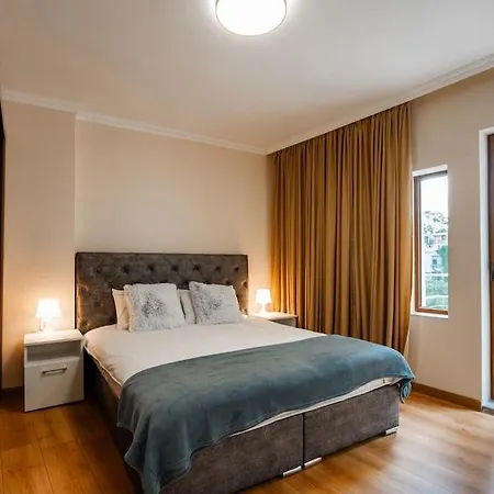 2-bedroom Flat - Sunny Balcony *