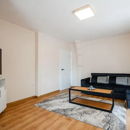 2-bedroom Flat - Sunny Balcony Apartment *