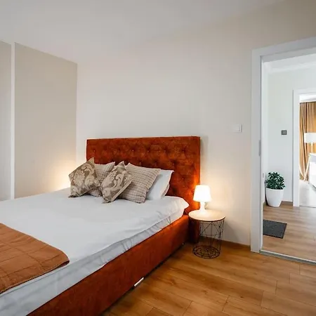 2-bedroom Flat - Sunny Balcony Apartment Plovdiv