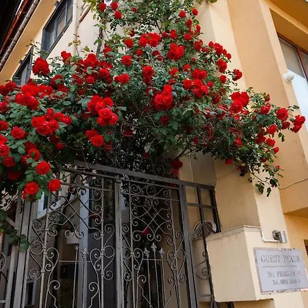 2-bedroom Flat - Sunny Balcony Apartment