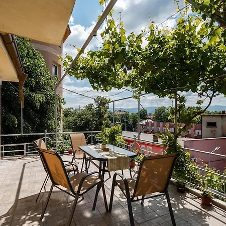 2-bedroom Flat - Sunny Balcony Апартамент *